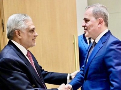 Azərbaycan və Pakistan XİN rəhbərləri regional məsələləri müzakirə etdilər