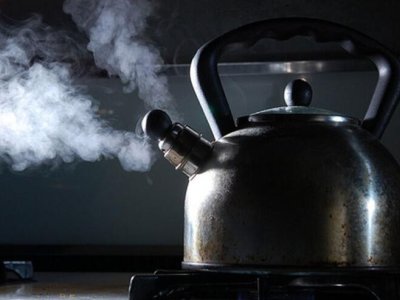 Gəlin qayınanası və baldızını qaynar çayla yandırdı