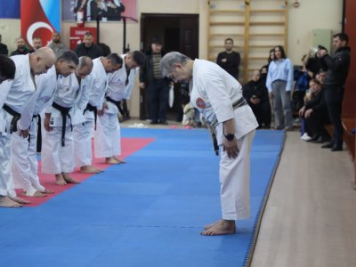 Dünya şöhrətli ustad Bakıda: Azərbaycan karate rəhbərliyi mükafatlandırıldı