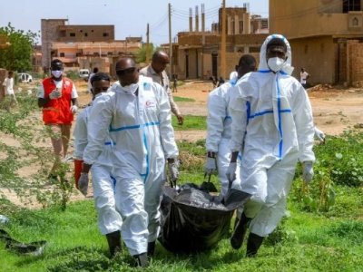 Sudanda kütləvi məzarlıq salındı - FOTOLAR