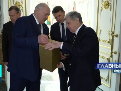 Lukaşenko Trampın ailəsinə nə hədiyyə edib?