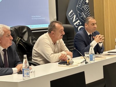 UNEC akademiki və şairi bir araya gətirdi