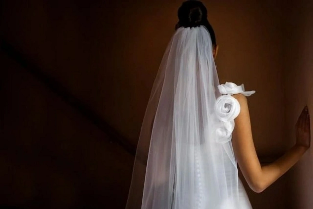 14 yaşlı qızı təhsildən kim yayındırıb?