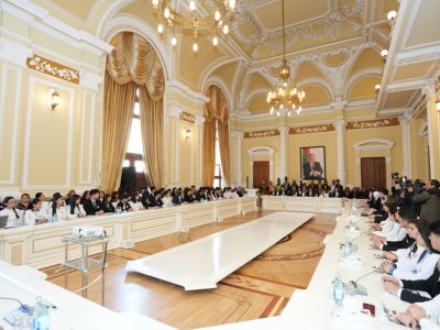 Paytaxt məktəblilərinin müəllifi olduğu növbəti kitabın təqdimatından&nbsp;- FOTOLAR