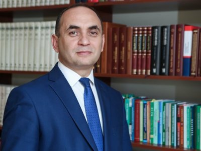 Hümanizm prinsiplərinə sadiqliyin nümayişi