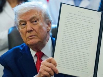 Tramp 901 milyardlıq müdafiə büdcəsini imzaladı