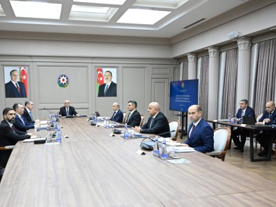 Əli Əsədov iclas keçirdi