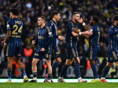 "Fənərbağça"&nbsp;liderliyə yüksəldi