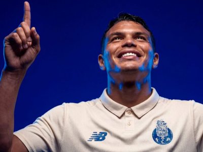 Məşhur futbolçu 41 yaşında transfer olundu