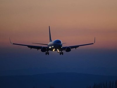 Moskvadan Antalyaya uçan təyyarə təcili eniş etdi