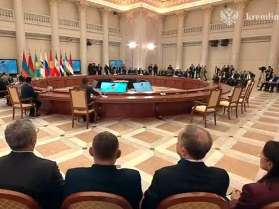 Putin liderlərlə bir araya gəldi