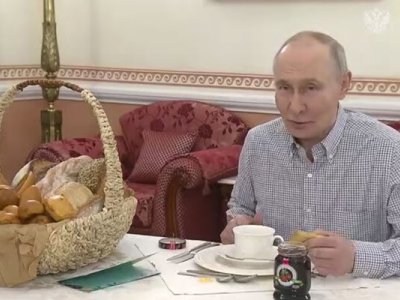 Putinə pirojki göndərdilər