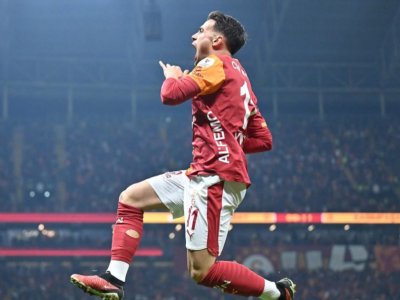 &ldquo;Qalatasaray&rdquo; evdə üç xal qazandı