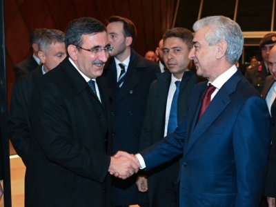 Cevdet Yılmaz Azərbaycana gəldi