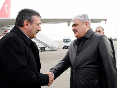 Cevdet Yılmaz Azərbaycana gəldi