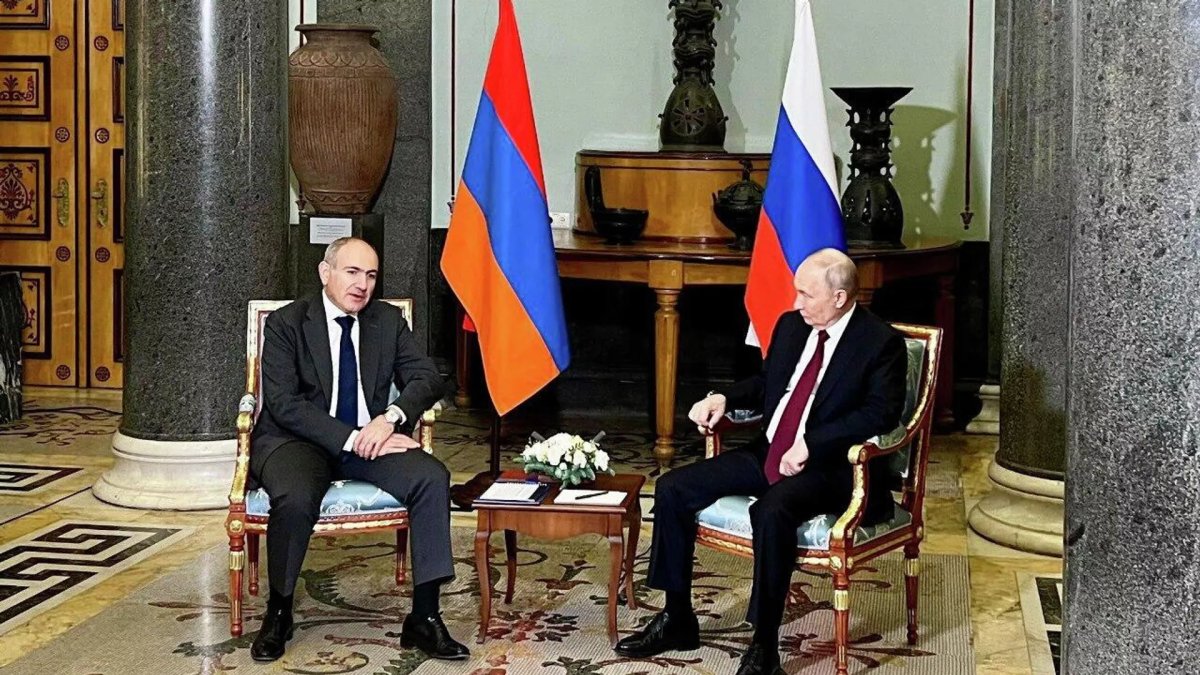 Putin Paşinyanla Zəngəzur dəhlizindən danışdı