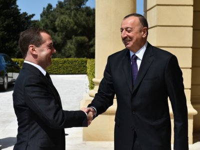 Medvedev İlham Əliyevi təbrik etdi