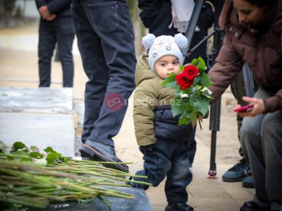 Görüşə bilmədiyi qəhrəman bibisinin məzarına gedən 2 yaşlı Cəlil - FOTO&nbsp;
