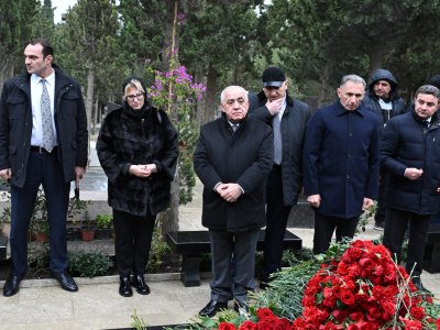 Baş nazir təyyarə qəzasında həlak olanların&nbsp;məzarlarını ziyarət etdi