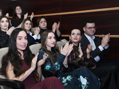 Prezidentin qızı və gəlini Pantomim Teatrında - FOTOLAR