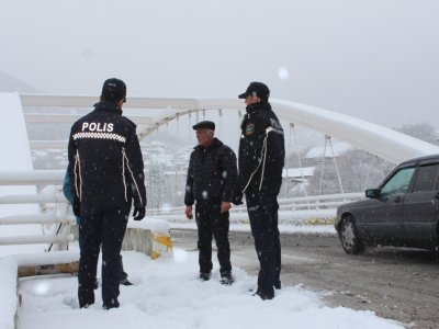 Polis&nbsp;gücləndirilmiş rejimdə xidmət aparır - FOTOLAR