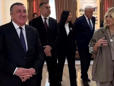 Röyanın icra başçısı ilə bu şəkli tənqid olundu - FOTOLAR