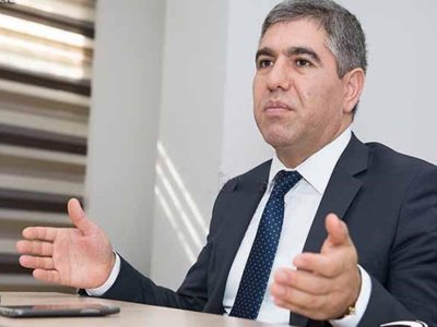 Deputat universitetdə dərs deməyə başladı