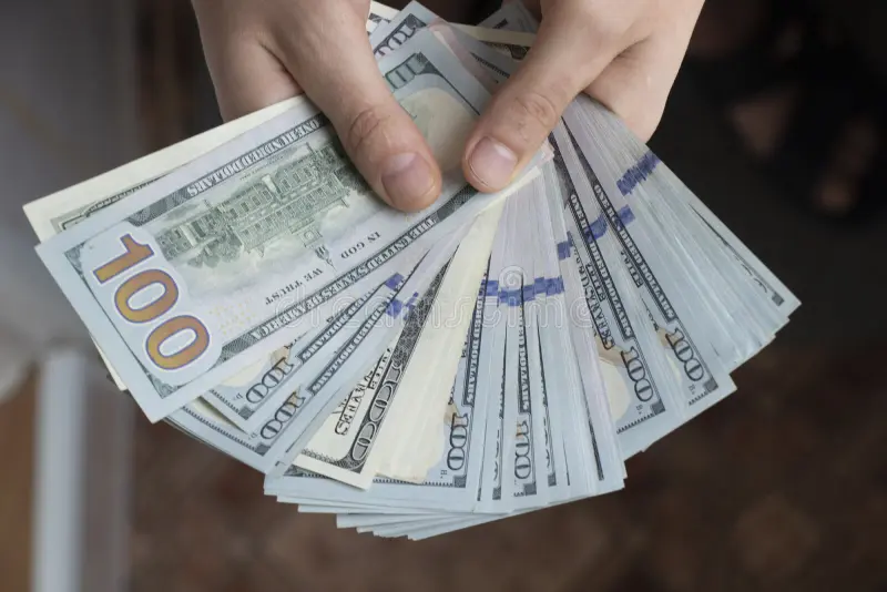 Azərbaycanlı iş adamı Yeni ildə 3 milyard dollara yaxın pul İTİRDİ