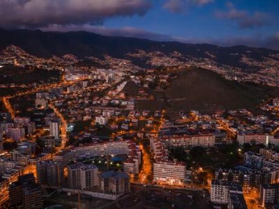 Venesuela paytaxtı zərbələr nəticəsində işıqsız qalıb