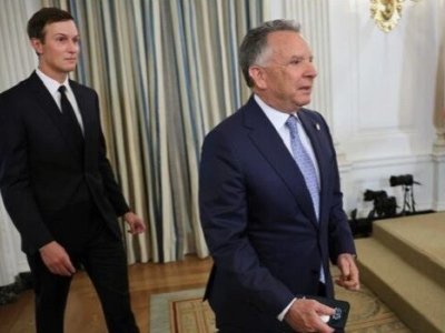 Trampın adamları Ukrayna üçün Parisə getdilər