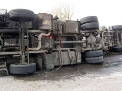 Daşkəsəndə yük maşını&nbsp;qəzaya düşdü