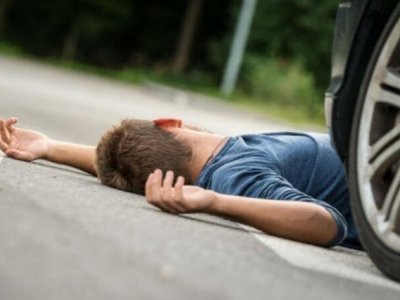 Gəncədə yeniyetməni maşın vurdu