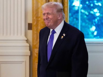 Tramp özünü "Venesuela prezidenti" elan etdi