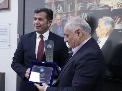 &ldquo;Şirməmməd Hüseynov&rdquo; mükafatının builki laureatına təqdim olundu - VİDEO