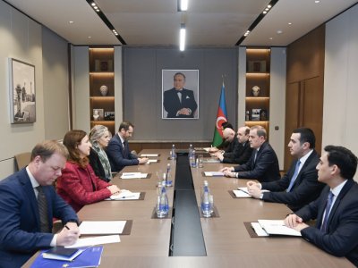 Ceyhun Bayramov Aİ rəsmisi ilə sülh prosesini&nbsp;müzakirə etdi