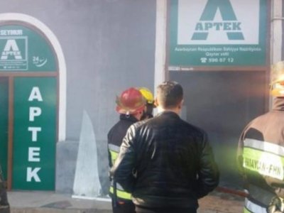 Sumqayıtda aptek yanır