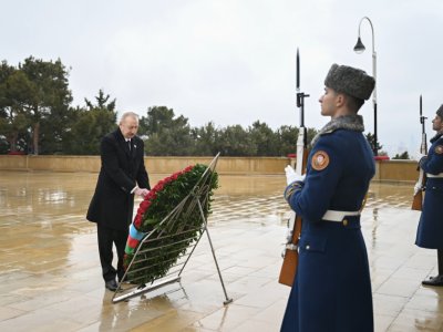 Prezident Şəhidlər xiyabanını ziyarət etdi - FOTOLAR
