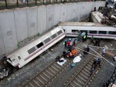 2 qatar relsdən çıxdı -&nbsp;21 ölü, 100 yaralı