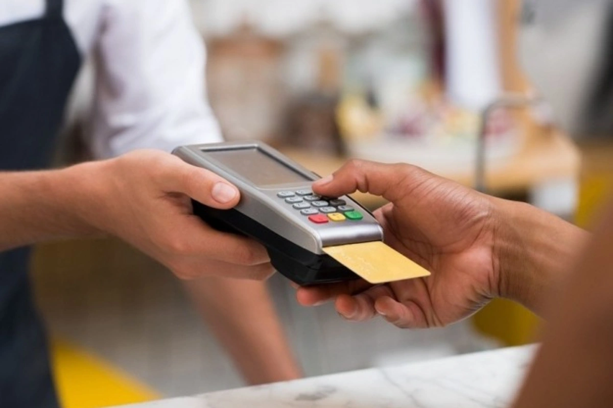 Restoranların "xidmət haqqı" tələbi qanunidirmi? - CAVAB