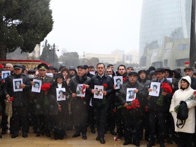 Vəhdət Partiyasının anım aksiyası:&nbsp;150 şəhidin şəkli ilə yürüş