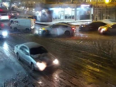 Bakıya qar yağır - hərəkət çətinləşib