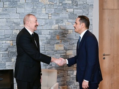 İlham Əliyev Qətərin Baş naziri ilə bir arada