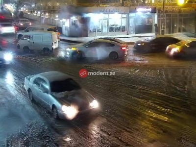 Bakıya qar yağır - hərəkət çətinləşib