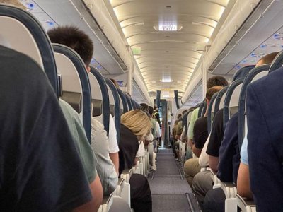 Təyyarədə fövqəladə vəziyyət -&nbsp;təcili enişə hazırlaşır