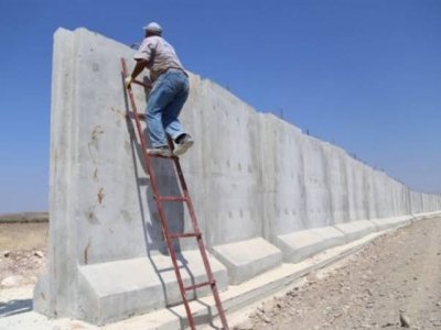 İki ölkə arasında divar tikilir