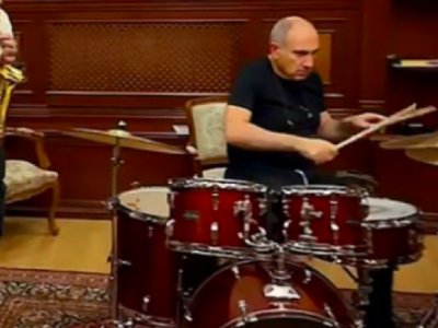 Paşinyan öz musiqi qrupunu yaratdı