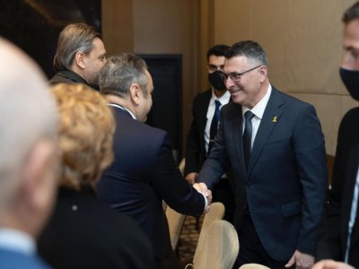 İsrailin XİN başçısı Bakıda - yəhudi icması ilə görüşdü