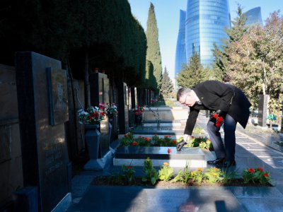 İsrailin XİN rəhbəri&nbsp;Şəhidlər xiyabanı ziyarət etdi - FOTO