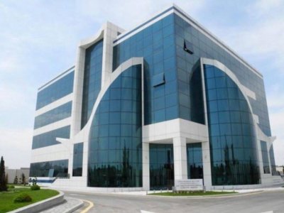 Prospektdə hərəkət edən yük maşınının təkərləri yerindən çıxdı