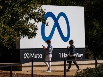 Sosial şəbəkələr məhkəməyə verildi